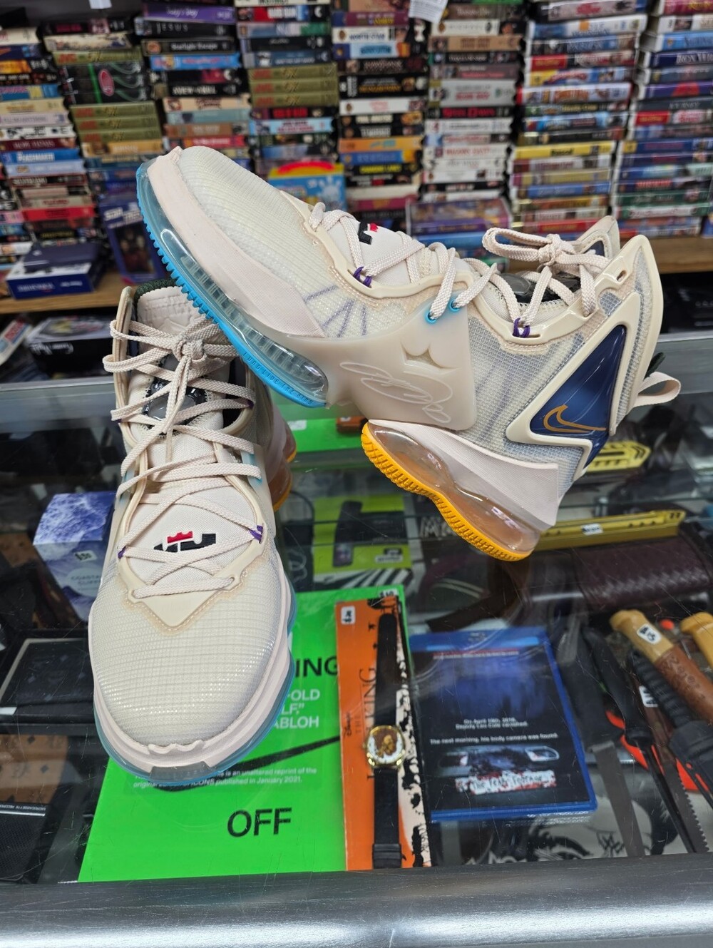 Nike LeBron 19 Minneapolis Lakers Men's Size 10 DC9339 200  (new)